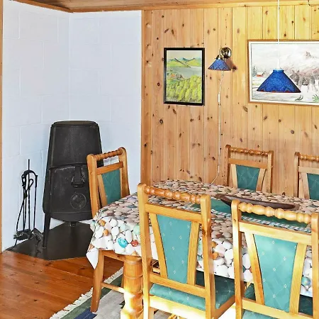 Two-bedroom Holiday In 1 * Laupstad