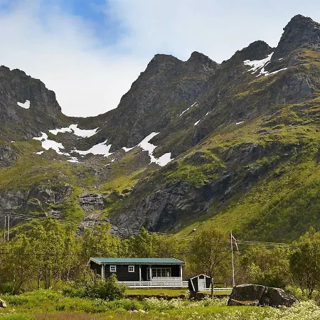 Two-bedroom Holiday In 1 *