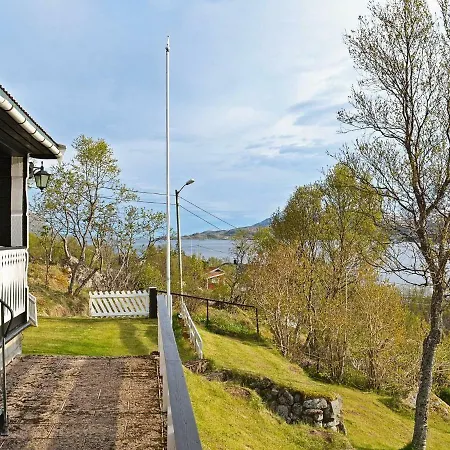 Two-bedroom Holiday In 1 *